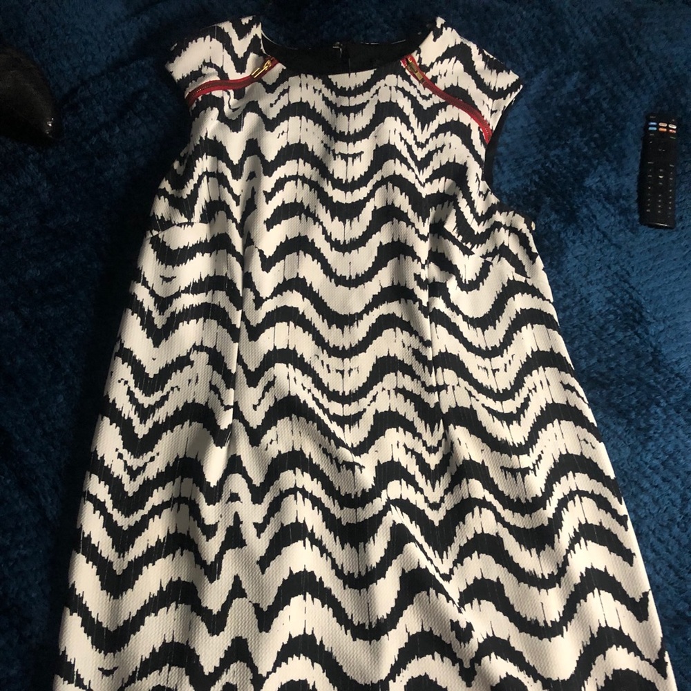 Dress - Picture 2 of 3